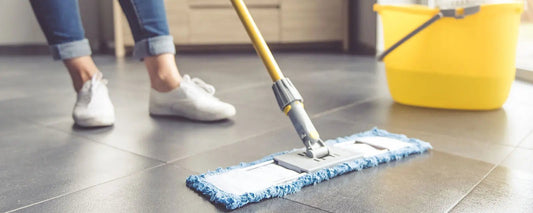 Nettoyage de carrelage haut de gamme avec une serpillière – conseils pour un entretien optimal.