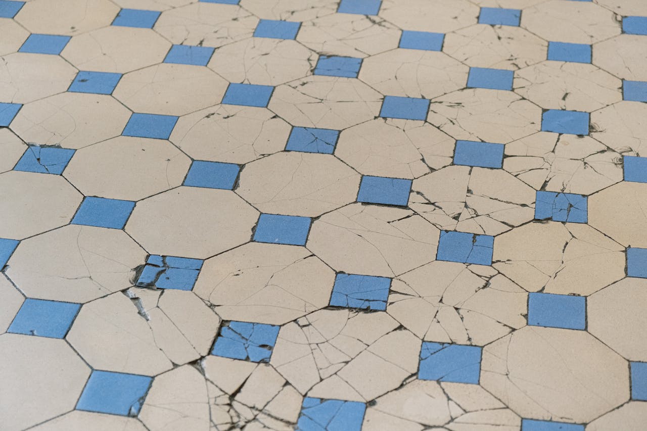 Pourquoi mon carrelage se fissure ou se décolle ? Causes et solutions — free download